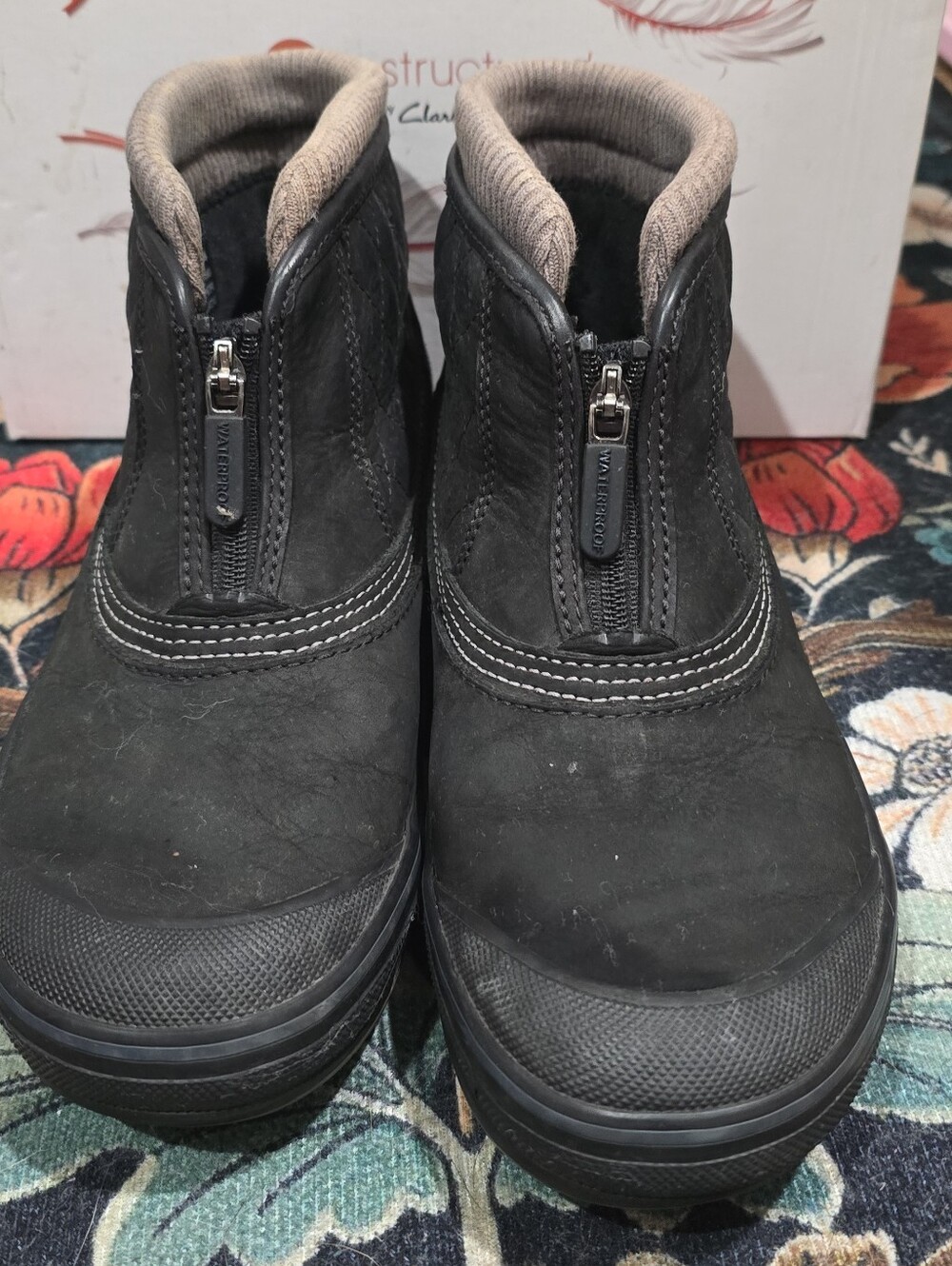 Like new Clarks Outdoor Waterproof black leather Ankle Snow Boots in size 7.5.
